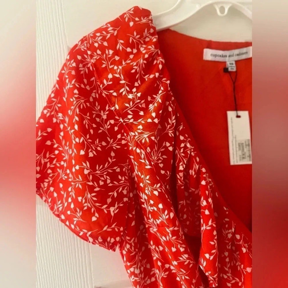 NWT- Cupakes & Cashmire‎ Orange/Coral Print Wrap Flutter Dress. Size XS. - Picture 6 of 14